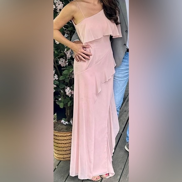 Elegant Pink Gown - Picture 4 of 7